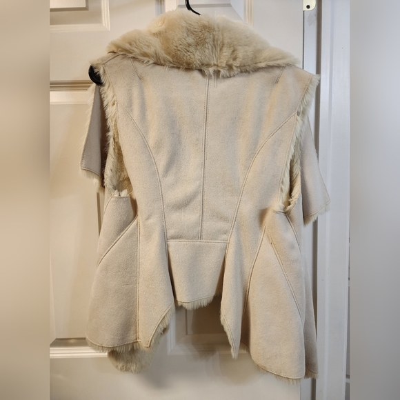 Bebe Women’s Reversible Faux Fur / Faux Suede Vest Hanky Hem Open Front Small - Picture 4 of 8